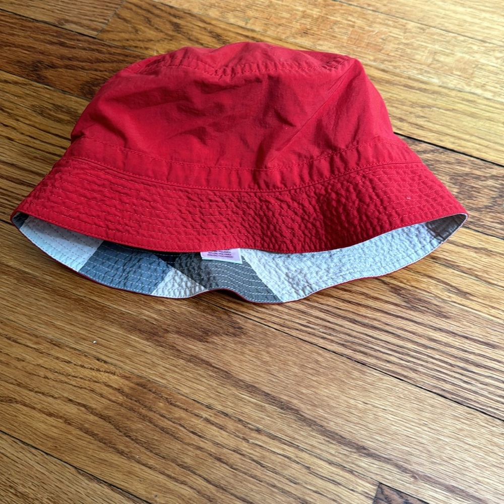 Burberry children bucket hat size Small